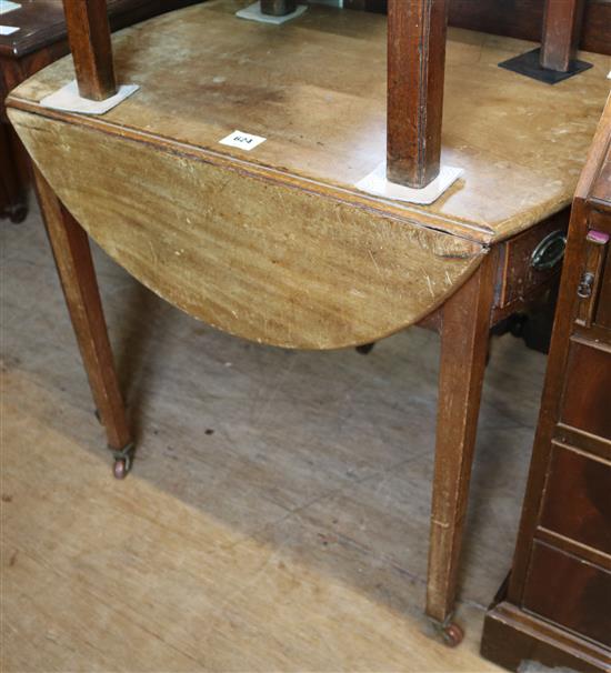 Mahogany Pembroke table(-)